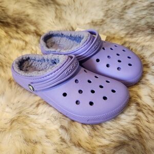 NWT Kids Classic Fuzzy Lined Violet Crocs